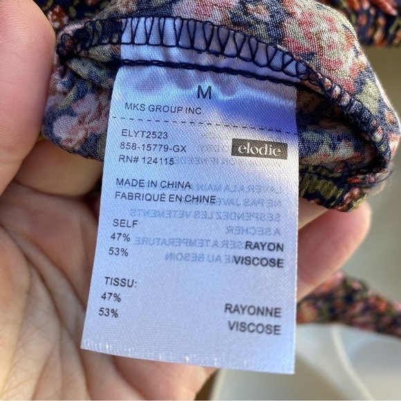 Nordstrom Elodie Blouse Size M Ditsy Floral Cropped Top
Cutout Back - Picture 6 of 7